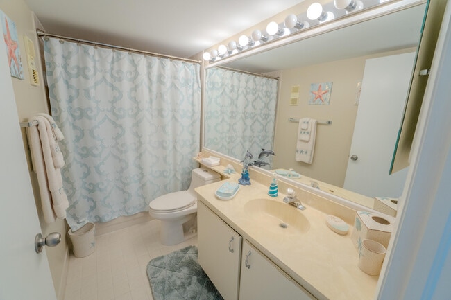 Building Photo - 4725 Lucerne Lakes Blvd E