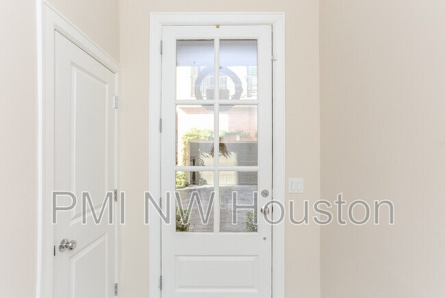 Building Photo - 5309 Blossom St