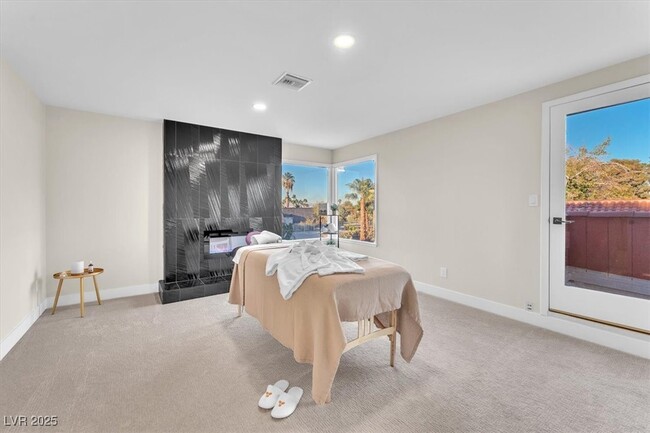 Building Photo - 2868 Vista Del Sol Ave