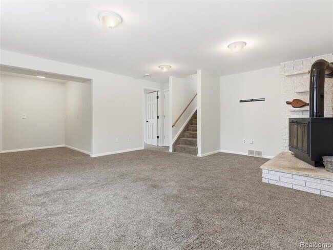 Building Photo - 38301 Murdick Dr