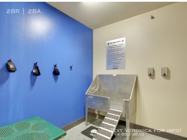 Building Photo - 2660 Apartments