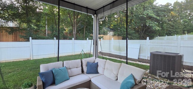 Building Photo - 2120 Maple Tree Ct