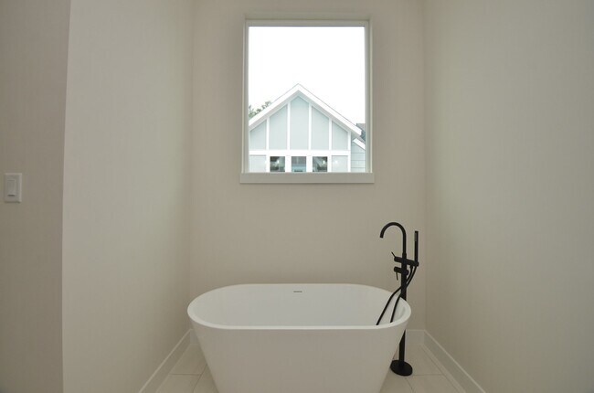 Building Photo - 9309 Montridge Dr