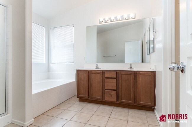 Building Photo - Perfect Home, Location and Price!