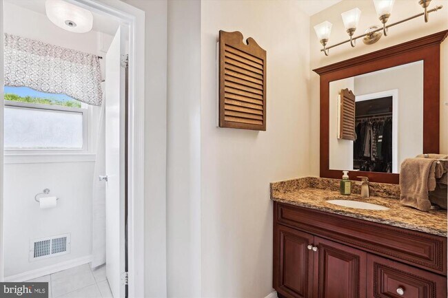 Building Photo - 4555 Lantern Pl