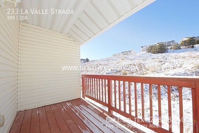 Building Photo - 233 La Valle Strada Ln