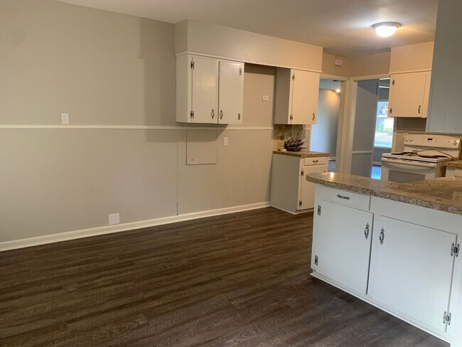 Building Photo - UPDATED HOME IN GREENACRES PLACE (North Bossier)
