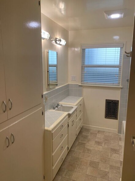 Building Photo - 216 Baltimore Ave