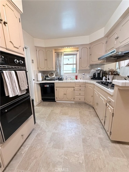 Building Photo - 970 W 8th St