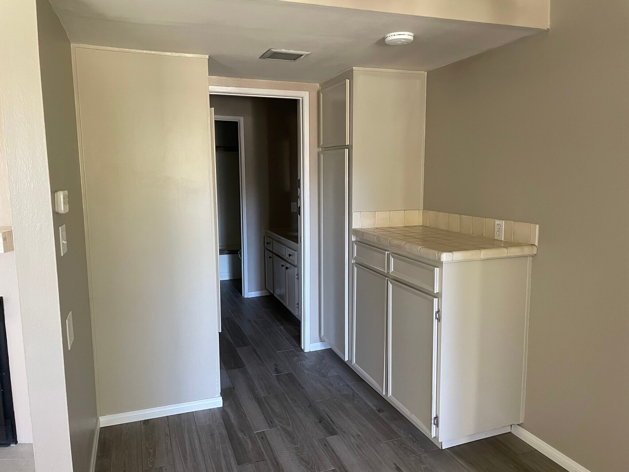 Coffee Bar/Pantry - 5350 Baltimore Dr