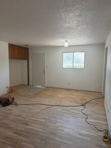 Building Photo - 1801 Siskiyou Blvd