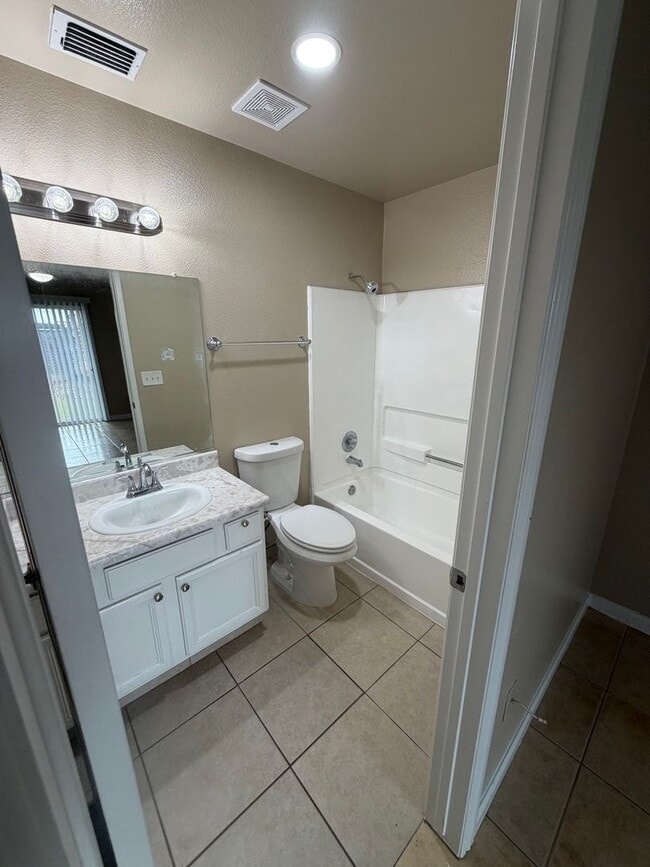 Building Photo - Apply today