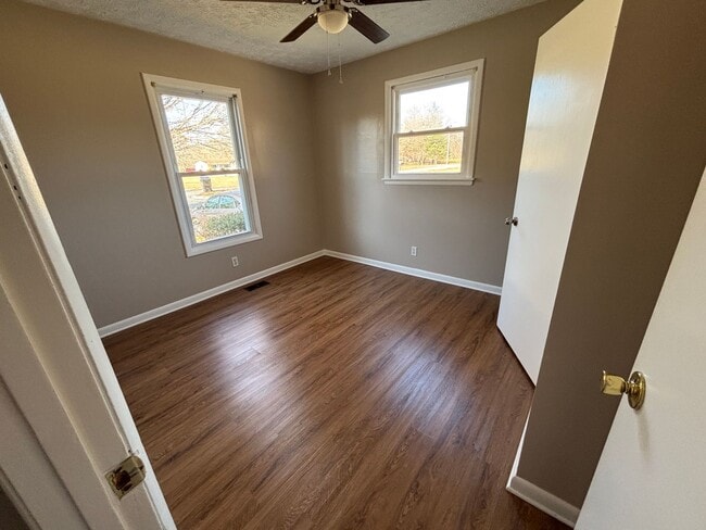 Building Photo - 208 Colwell Ln