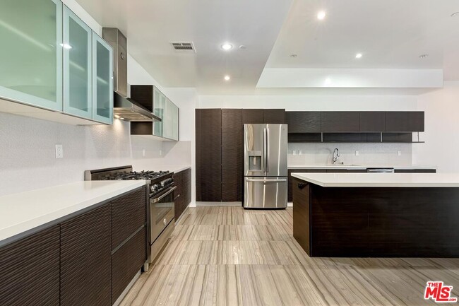 Building Photo - 225 S Hamilton Dr