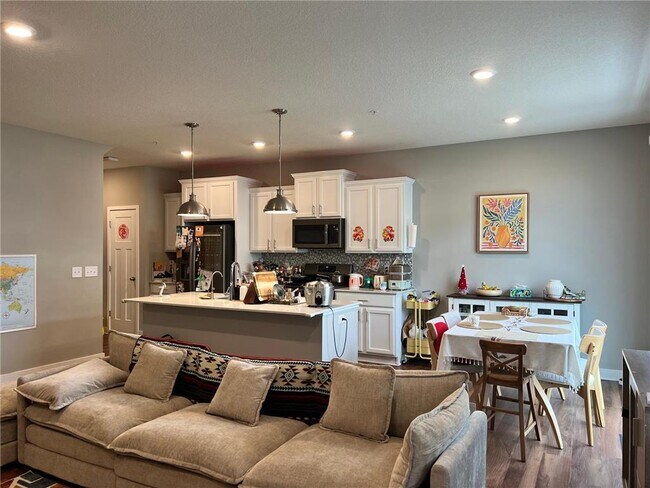 Building Photo - 7262 Zircon Ct N