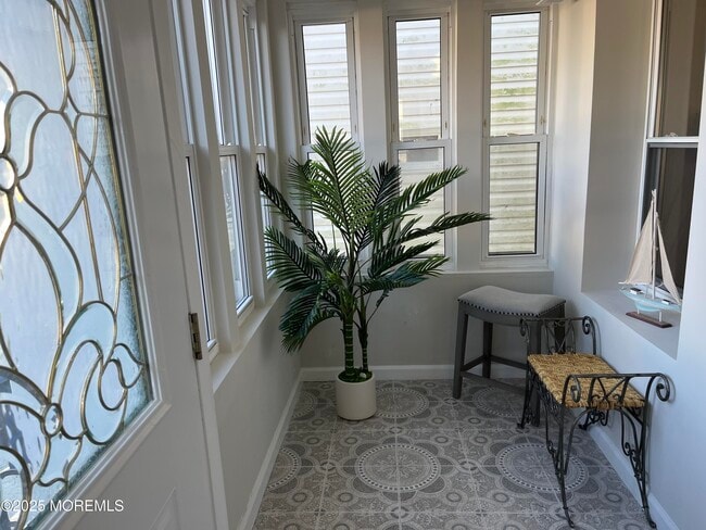 Building Photo - 203 Shore Dr