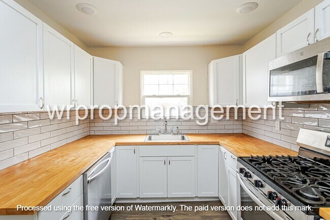 Building Photo - 4 bed 1 bath home in West Toledo