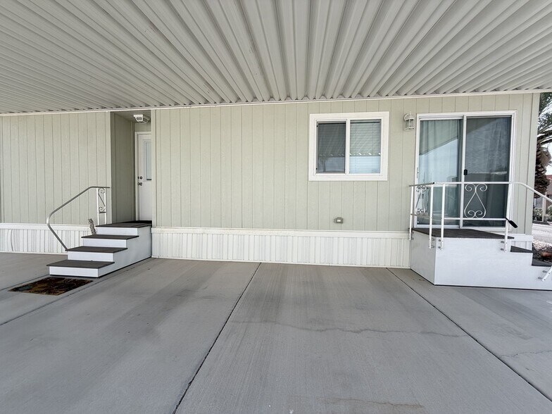 Building Photo - 925 N Plaza Dr