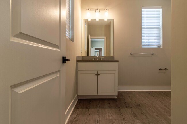 Building Photo - Downtown Milford Year Round Rental - Unfur...