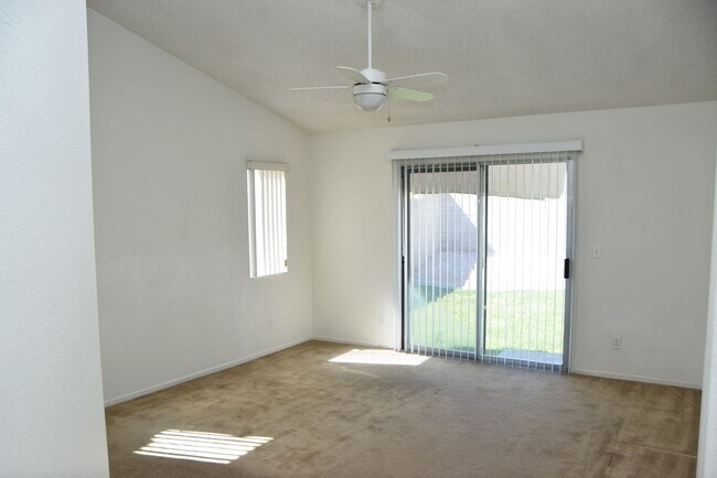 Building Photo - BEAUTIFUL NORTHWEST PROPERTY NEAR DINING A...