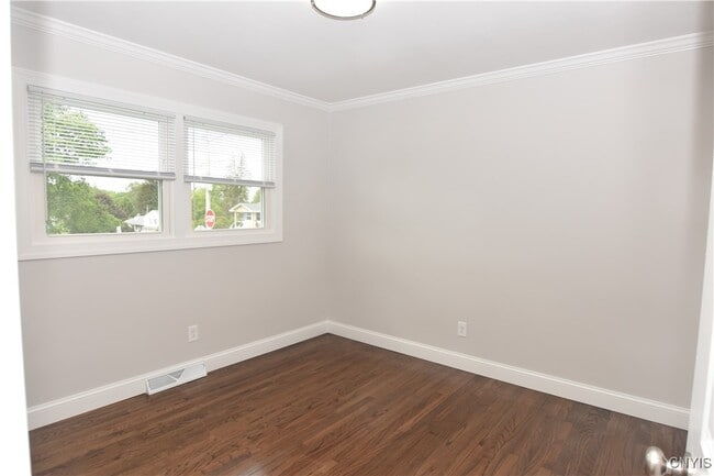 Building Photo - 1401 Woodbury Dr