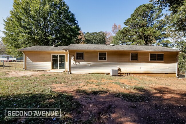 Building Photo - 2053 Chestnut Log Dr