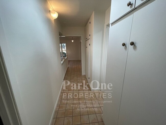 Building Photo - Spacious Home In Lafayette Hills