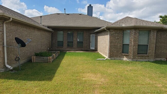 Building Photo - 301 Ponderosa Trail