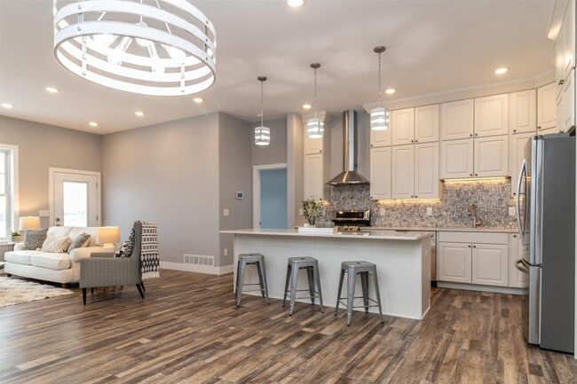 Building Photo - 805 28th St NW