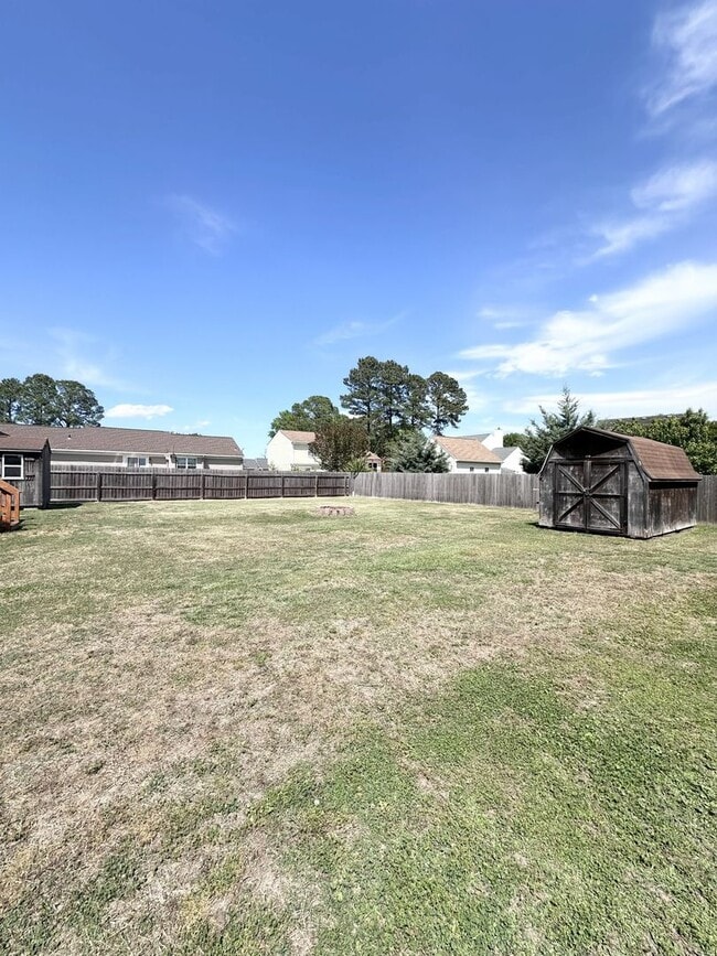 Building Photo - Charming Updated Home in Prime Chesapeake Location – Spacious Layout & Modern Touches!