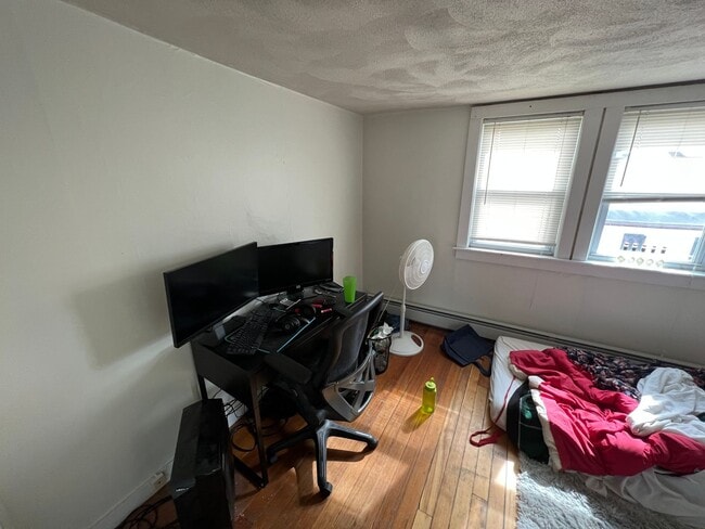 Building Photo - 9-11 Burnham St