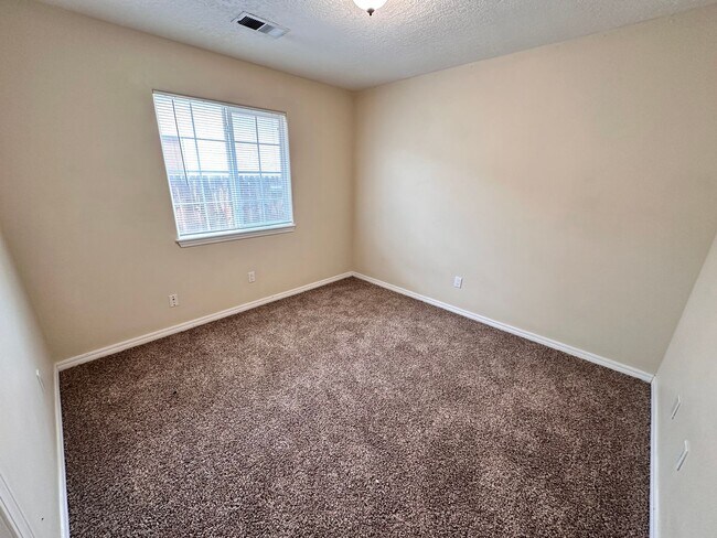 Building Photo - 6535 Tierra Prieta Ave NW