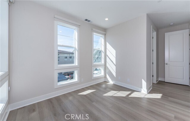 Building Photo - 180 Longden