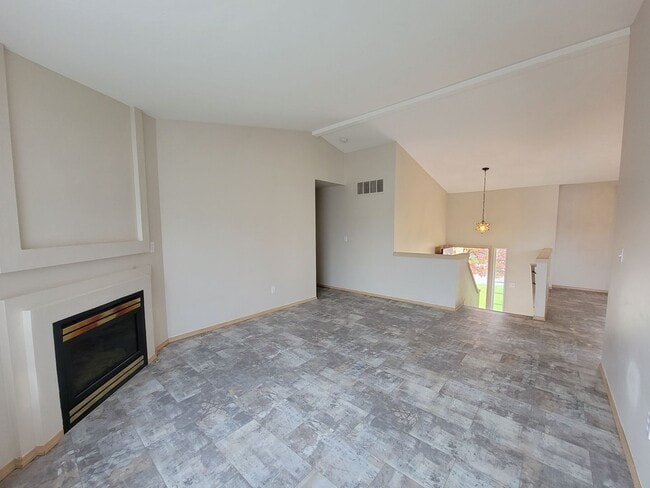 Building Photo - Horn Rapids Home with Bonus Room, Deck, an...