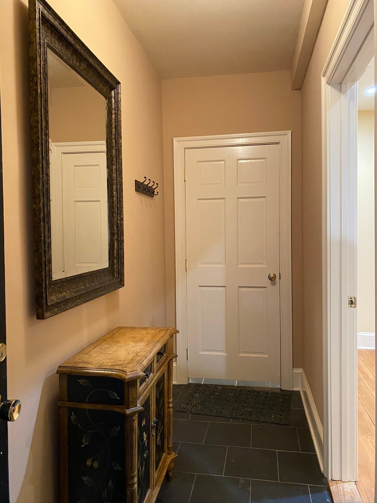 Building Photo - 323 C St SE