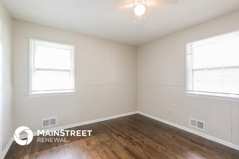 Building Photo - 701 N Redwood Dr