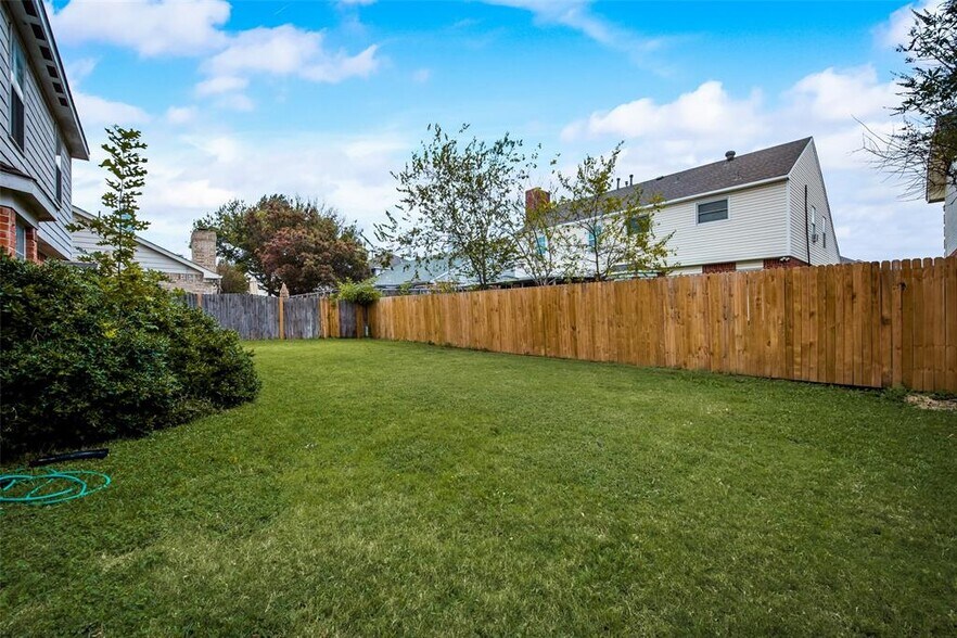 Building Photo - 2848 Ironwood Dr