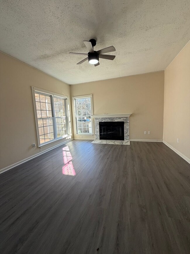 Building Photo - 4 bed | 2.5 bath | 2,630 sq ft