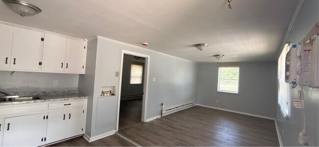 Building Photo - 1110 Charlie Dr