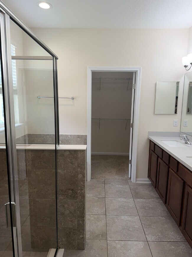 Building Photo - For Rent- Beautiful Home with 4 Bed, 2.5 Bath, PLUS a loft in Northside Jacksonville!