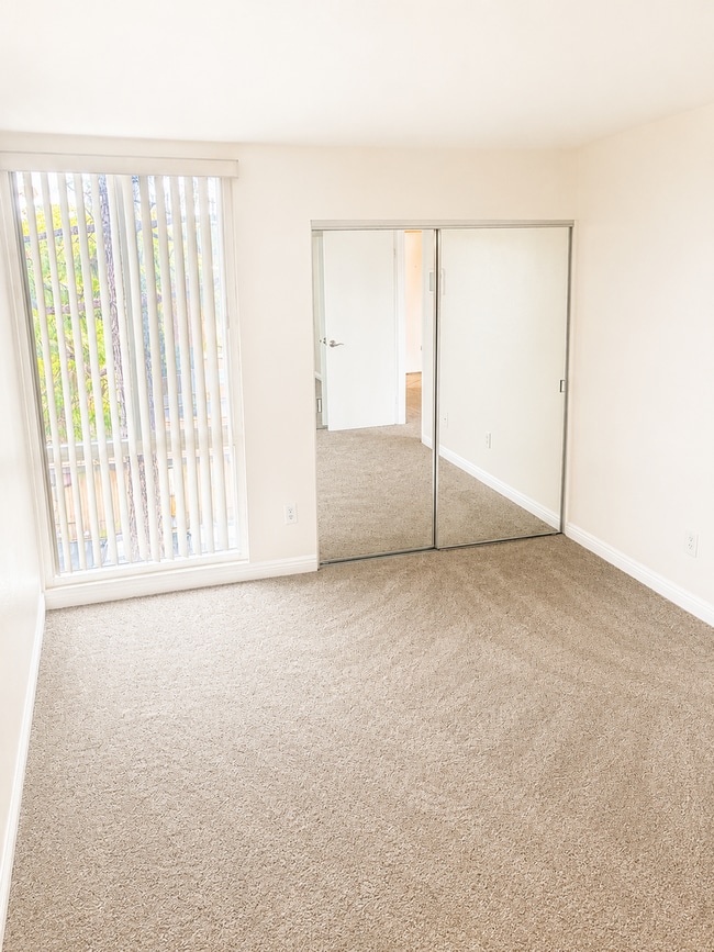 Building Photo - 4860 Rolando Ct