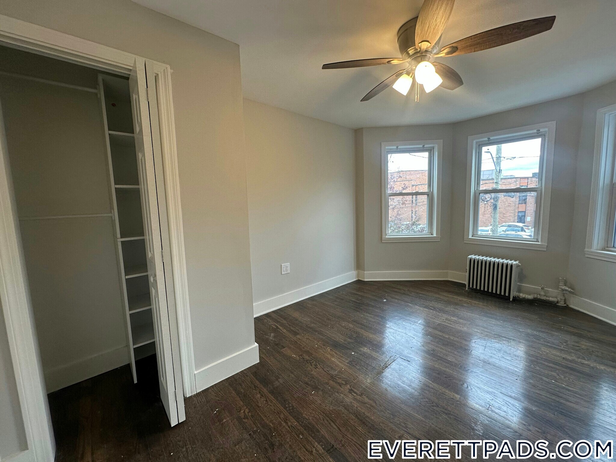 Building Photo - 13 Gladstone St