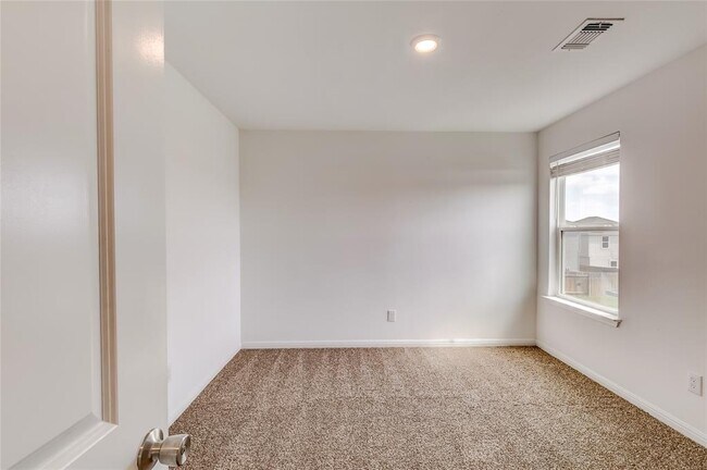 Building Photo - 117 Fairfax Ln