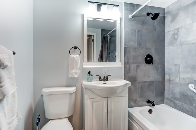 20012269-013.jpg - The Bradford