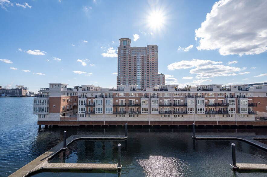 Building Photo - 621 Ponte Villas N