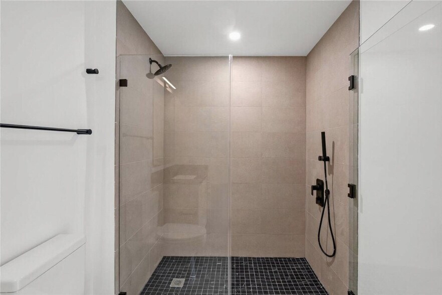 Building Photo - 225 N Miami Ave