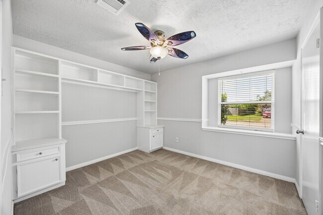 Building Photo - 1605 Cypress Hollow St