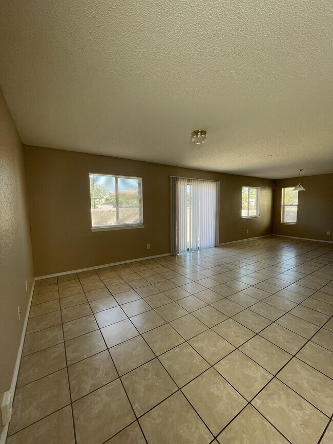 Building Photo - 3677 Tierra Alba Dr
