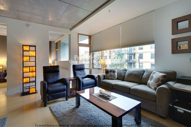 Building Photo - Luxury Goose Hollow Living – 1 Bedroom + S...