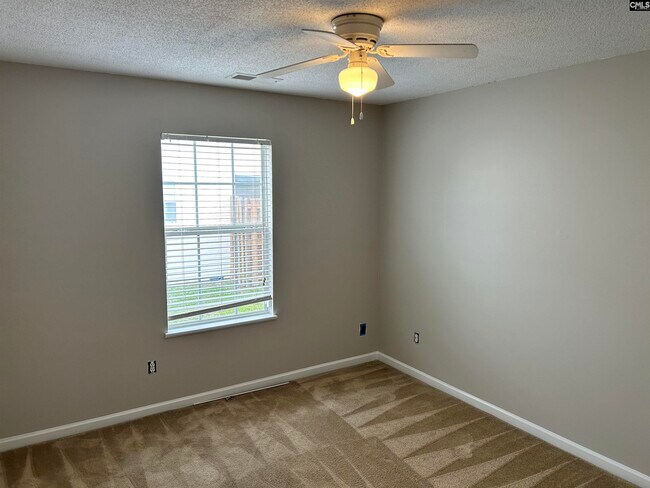 Building Photo - 415 Dahoon Dr